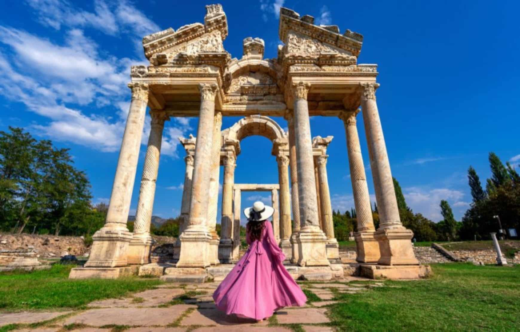Explore Aphrodisias and Pamukkale: The Ultimate Tour Experience for 2026
